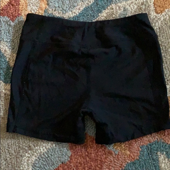 Under Armour Heat Gear Shorts - Picture 2 of 3